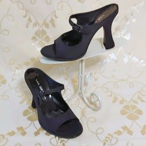 Beautiful slide pumps by Via Spiga; Size 6